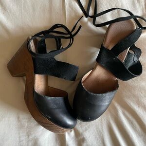 Black Women's Shoes with Wooden Heel